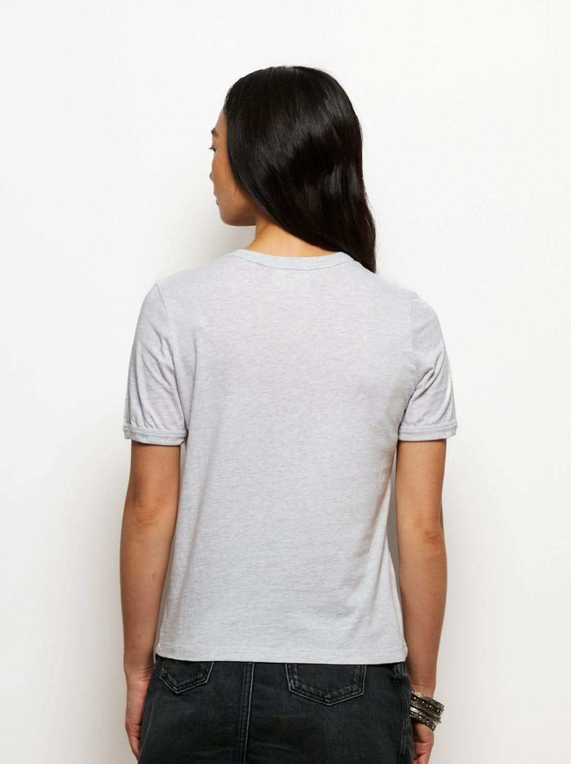 Tee shirt brode gris pour femme avec broderie dragon, photo de dos