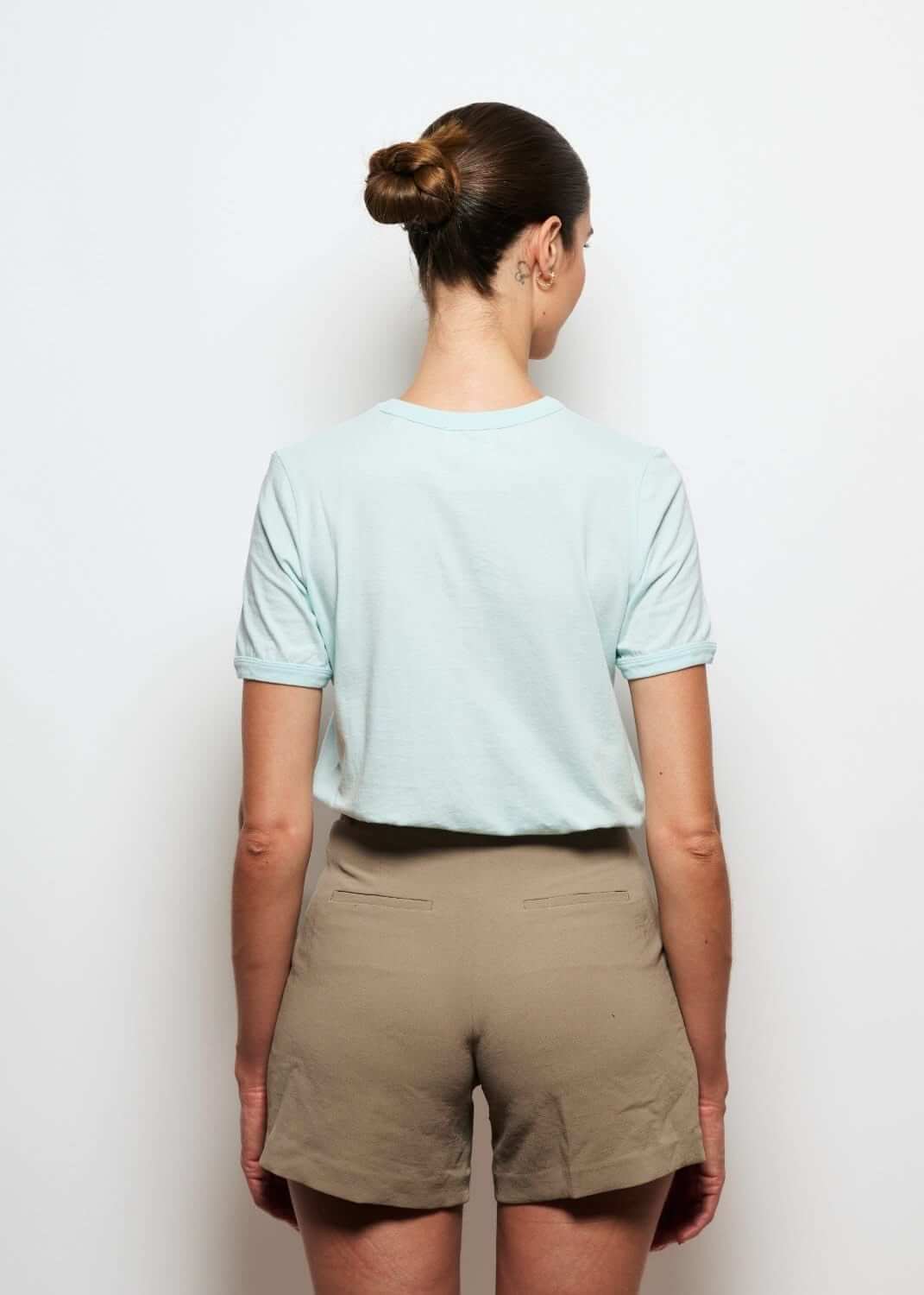 Tee shirt fantasy original vert pour femme avec broderie dragon, photo de dos