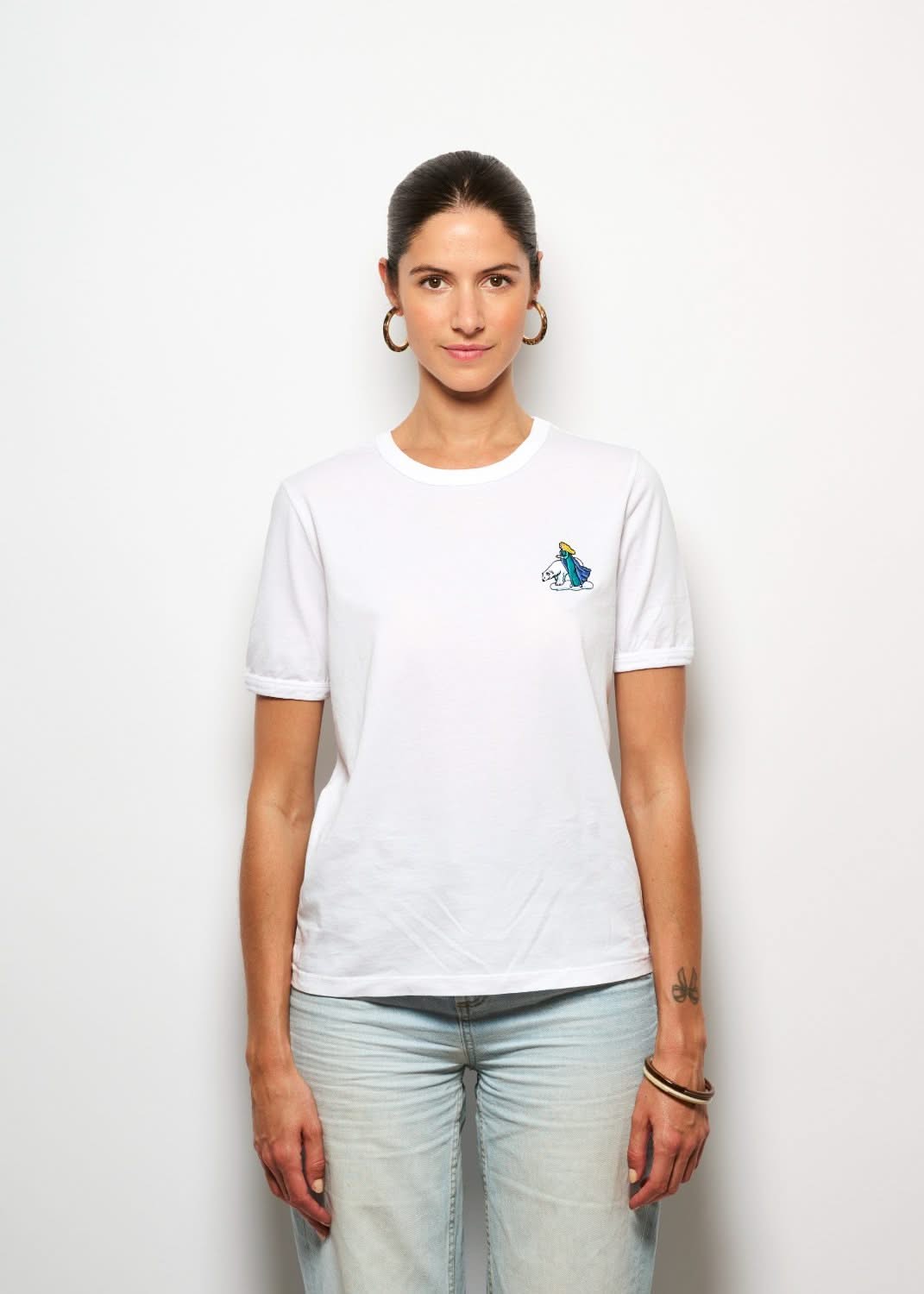 Tshirt brode blanc pour femme avec broderie ours, photo tee shirt sorti