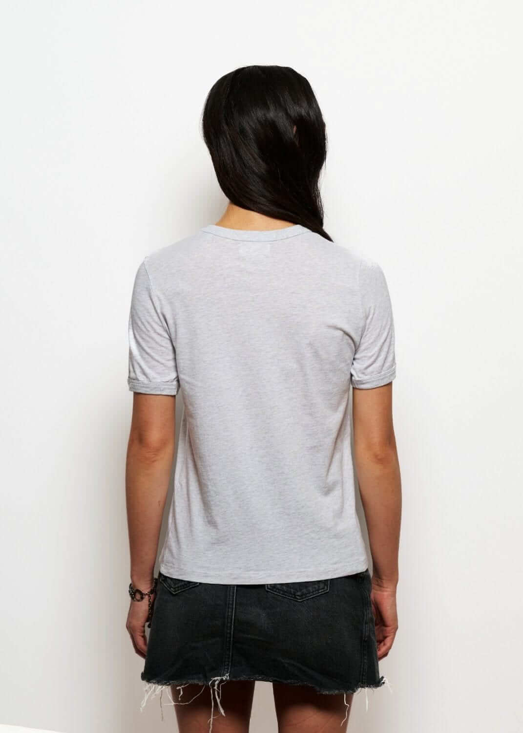 Tshirt brode gris pour femme avec broderie ours polaire, photo de dos