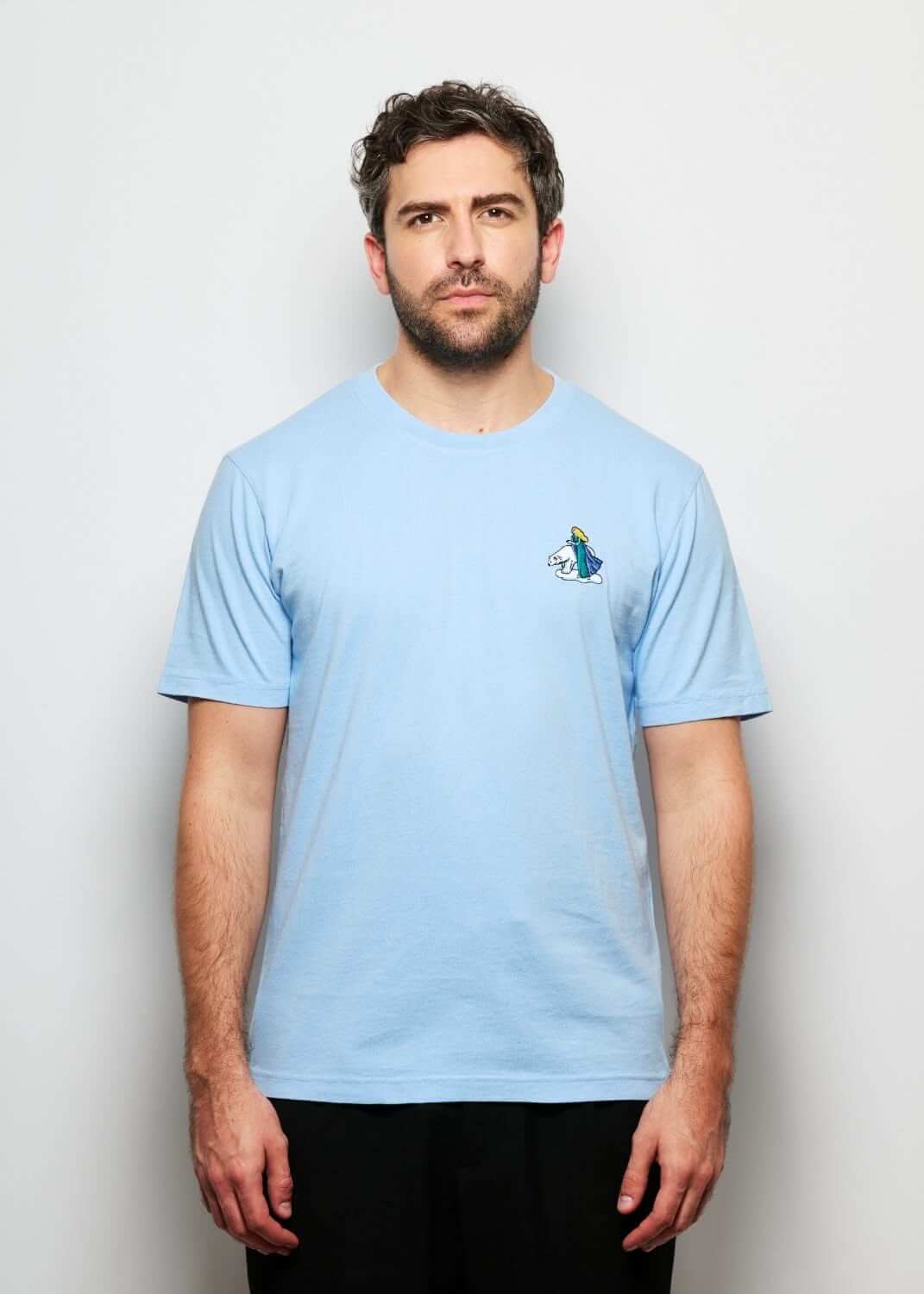 T shirt original brode bleu ciel pour homme avec broderie ours polaire, vue de face